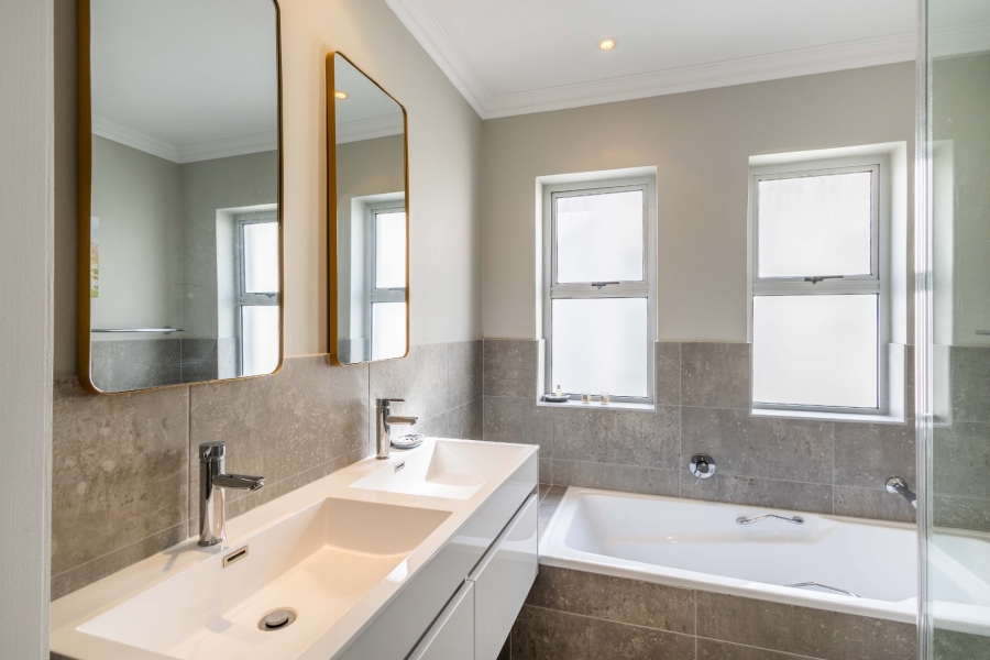 3 Bedroom Property for Sale in Upper Main Street Western Cape